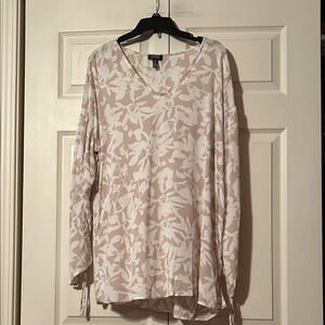 Jones New York - Med - Floral V-Neck Blouse - Beige, Cream, White, Clinch Sleeve